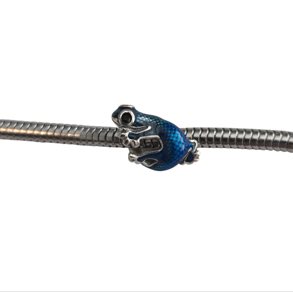 đSterling Silver 925 Blue Tree Frog Wrap Around Bracelet Charm - Picture 2 of 6